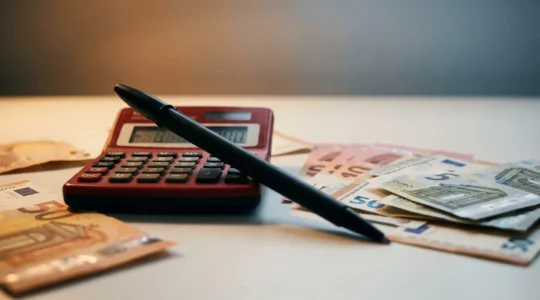 Concepto de deuda bancaria y descubierto en cuenta corriente